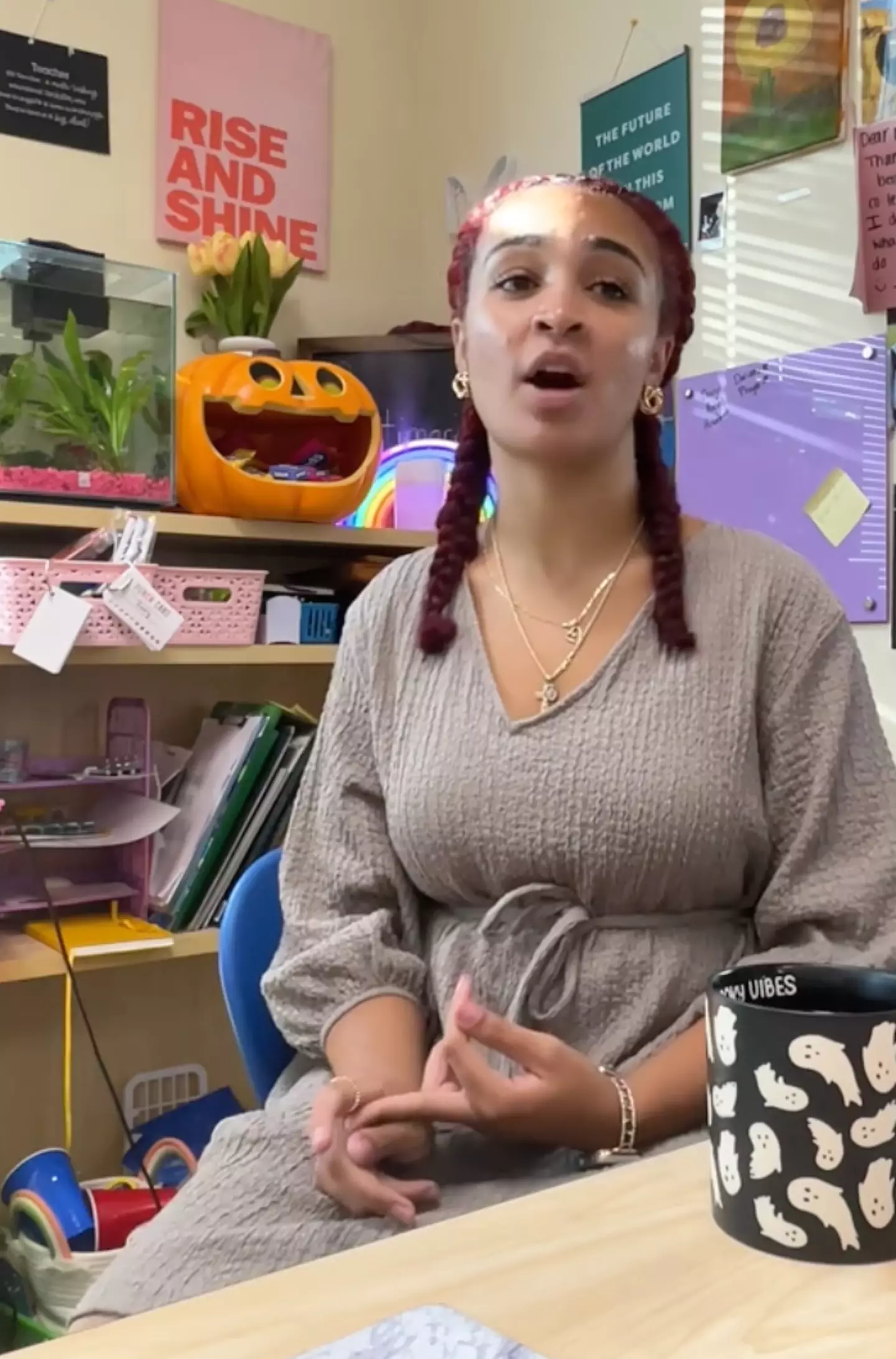 The students can earn money by doing classroom jobs like teachers assistant and line leader.