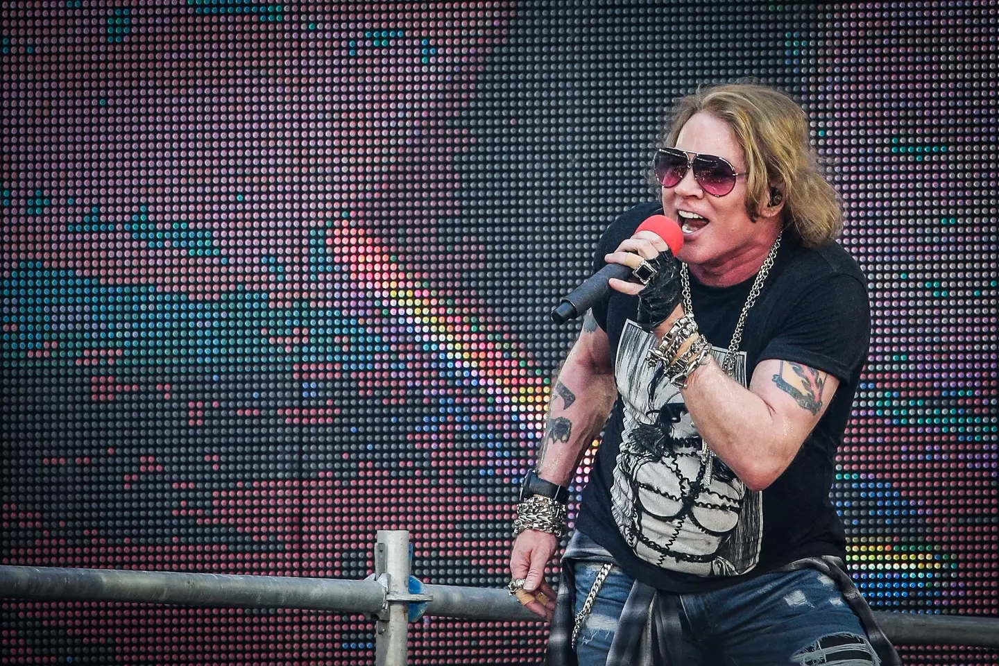Axl Rose says he won't throw his mic at any more gigs.