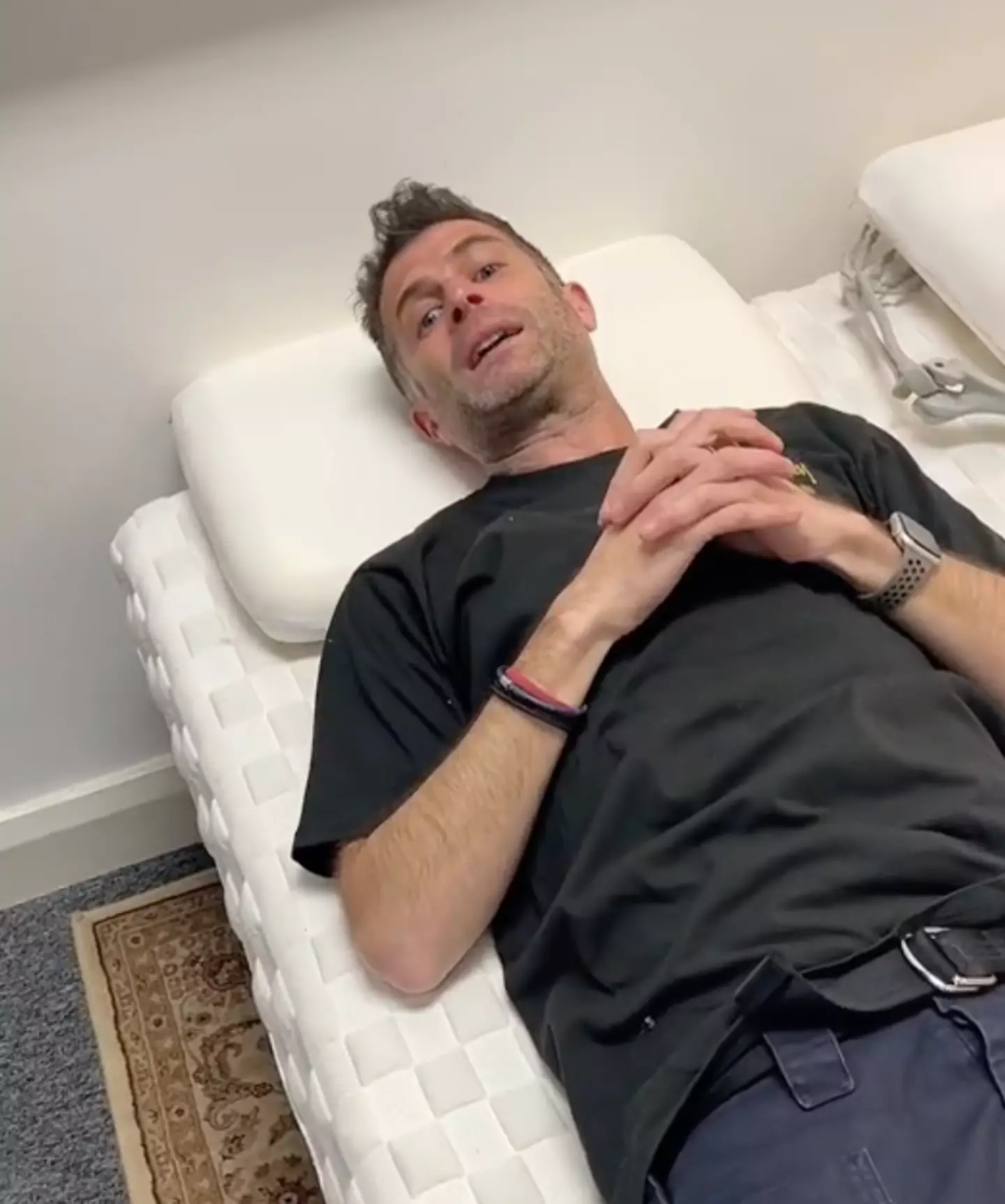 The TikToker outlined the two most optimal sleeping positions and explained why they are so good.