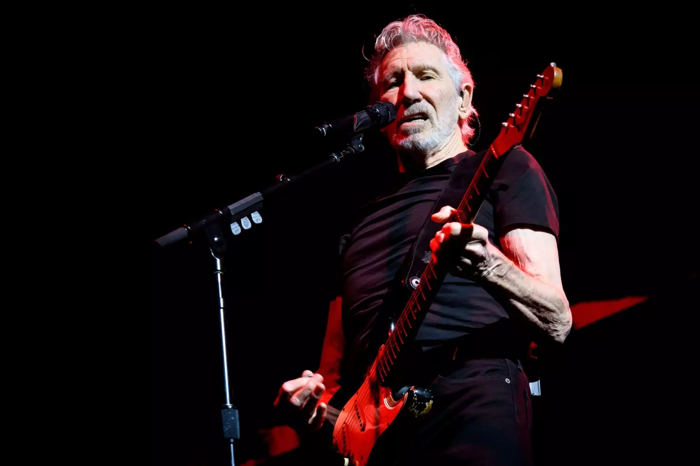 Roger Waters has called out newspapers in Toronto for not sending anyone to review his shows.