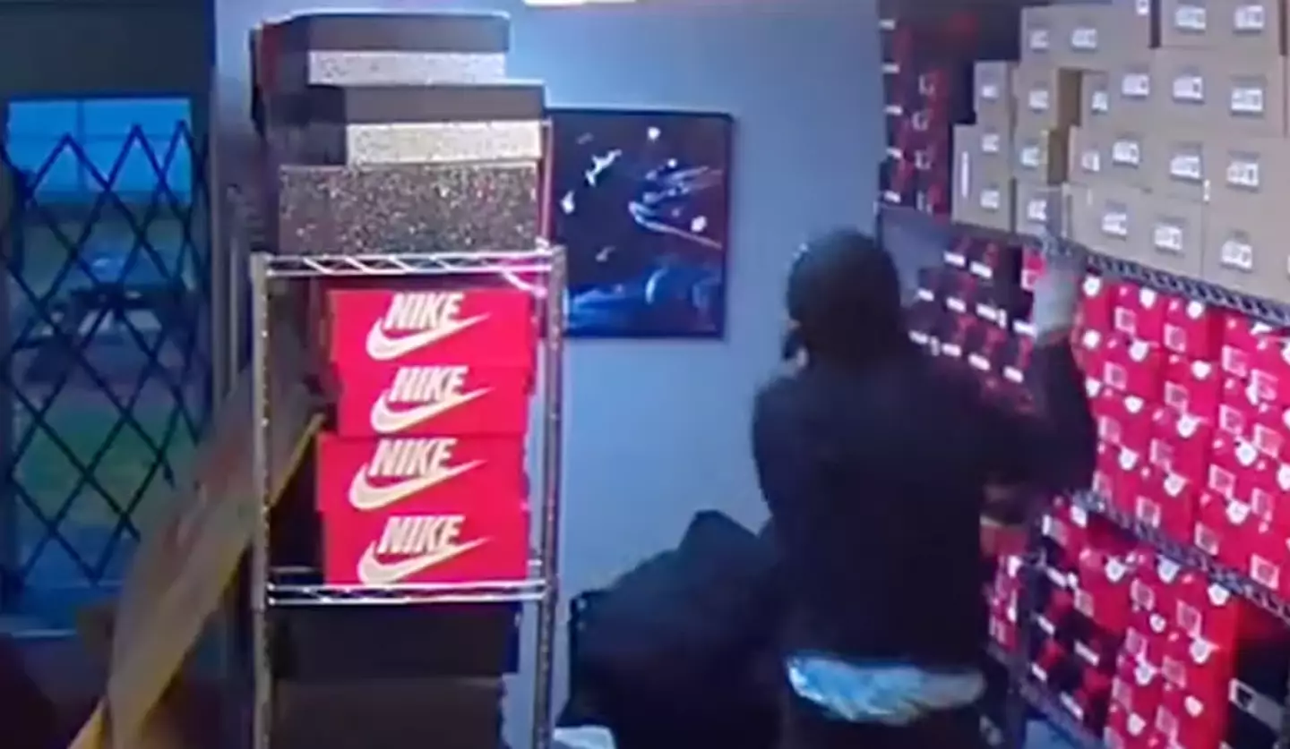 There was only one shoe in each box.