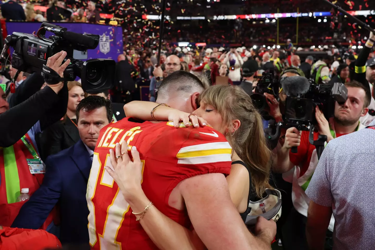 Taylor Swift hugged Travis Kelce after his Super Bowl win.
