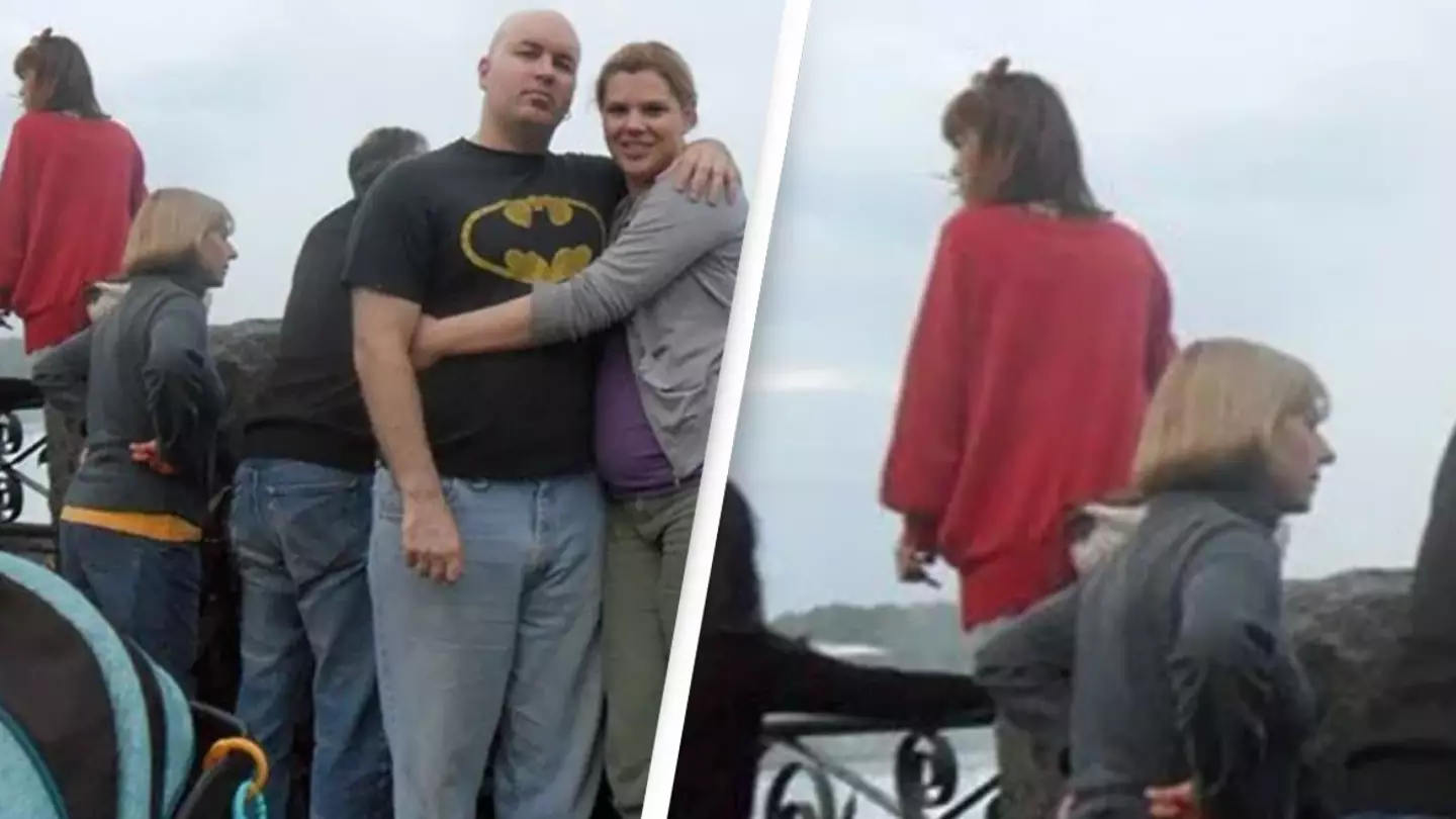 Disturbing story behind photo of couple posing by Niagara Falls
