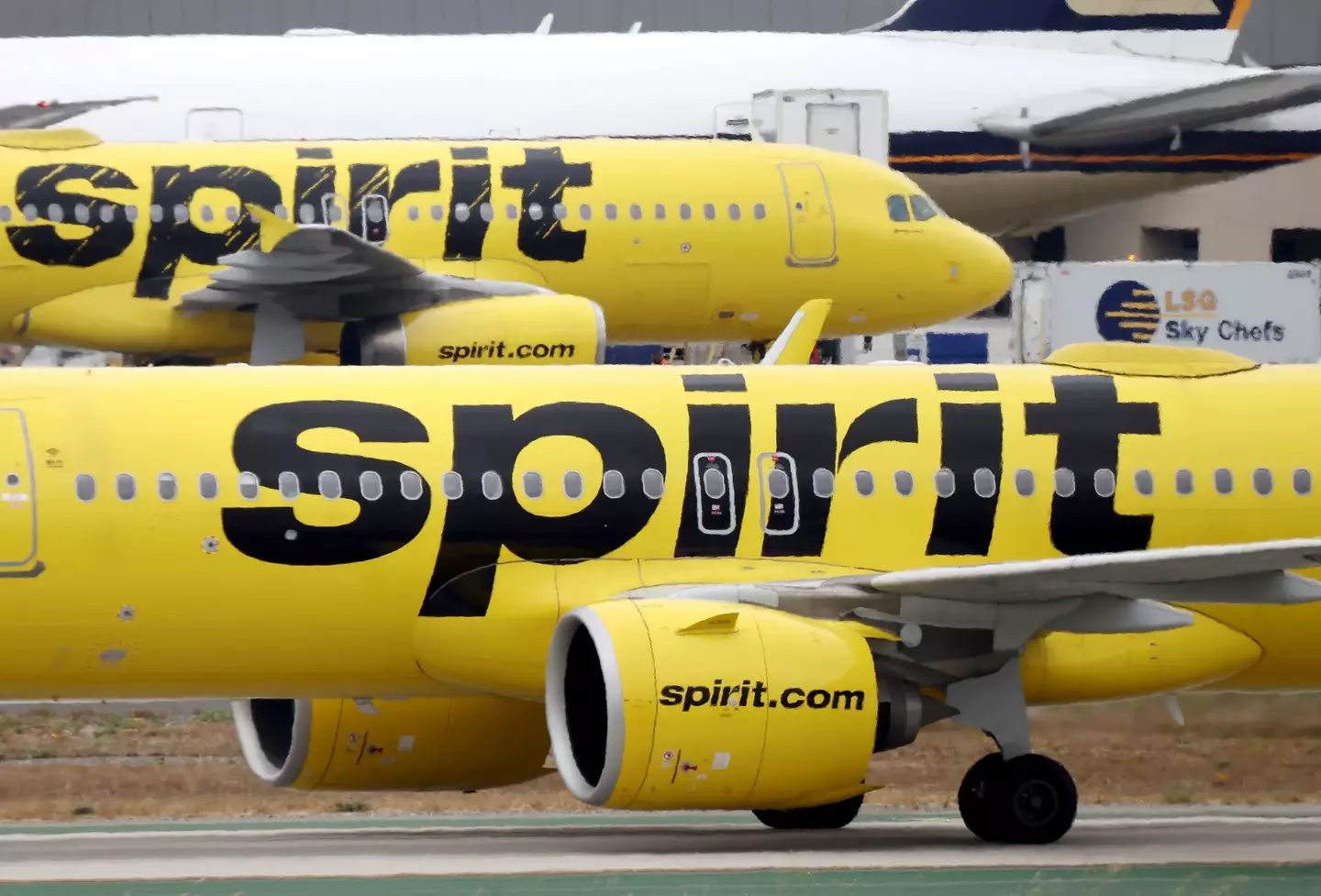 This scary sequence occurred on board a Spirit Airlines flight, but luckily all was fine.