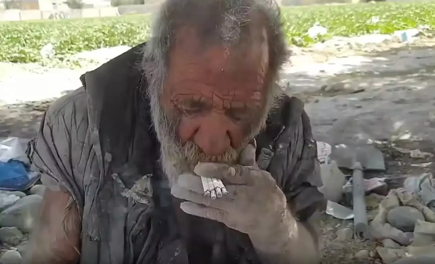 He was described as the 'world's dirtiest man' (YouTube/Rajasthan vlogs)