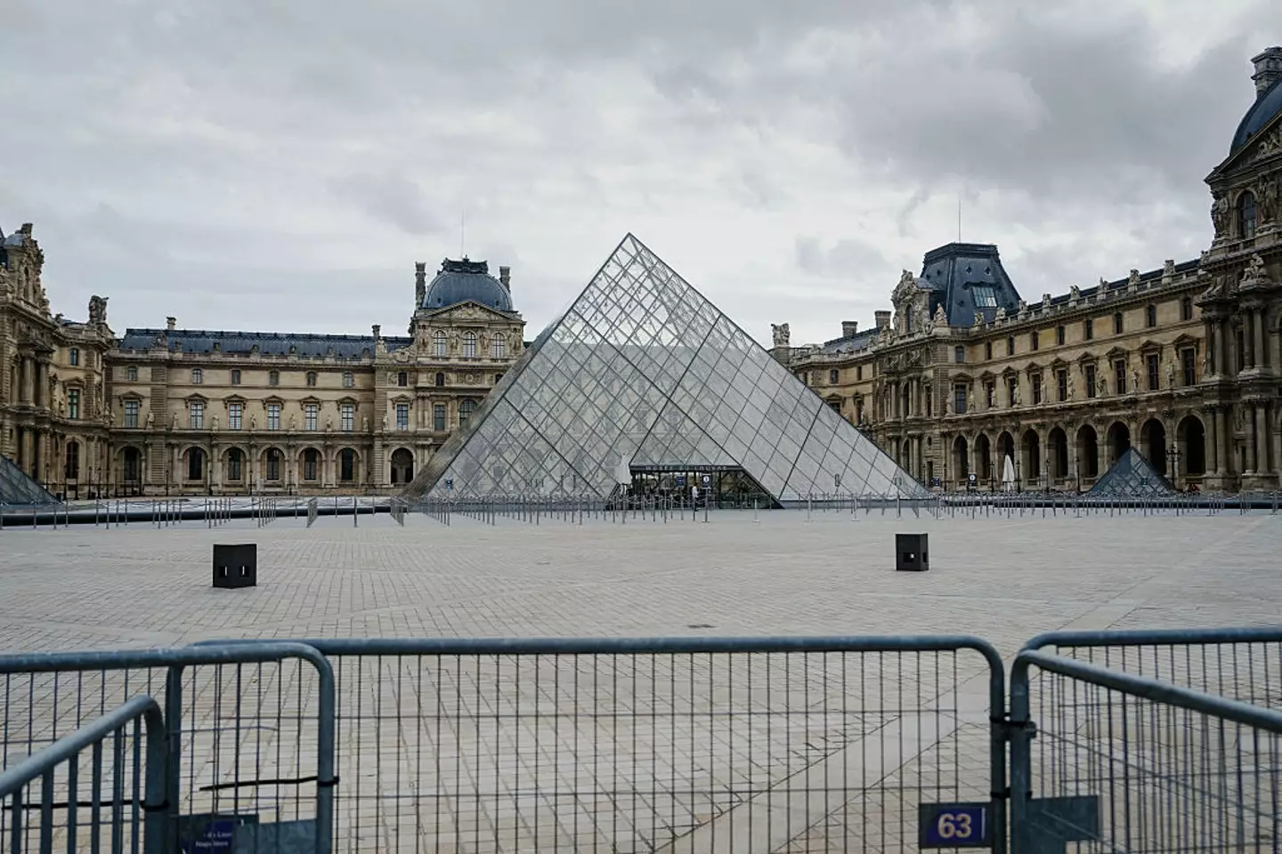 The Louvre remains closed as police continue to investigate the heist (DIMITAR DILKOFF/AFP via Getty Images)