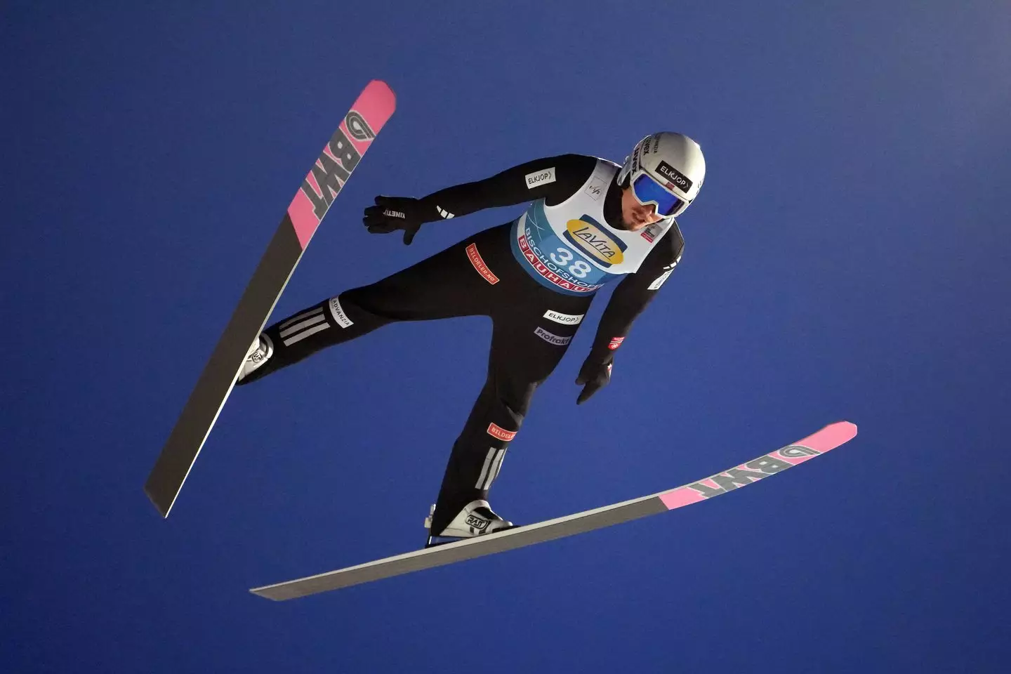 By making the crotches flatter, the jumper could move more aerodynamically (GEORG HOCHMUTH / Getty Images)