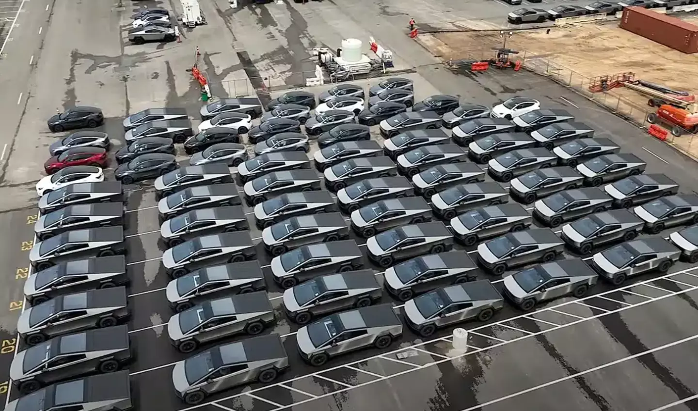 The footage was captured at a factory in Texas (Brad Sloan/YouTube)