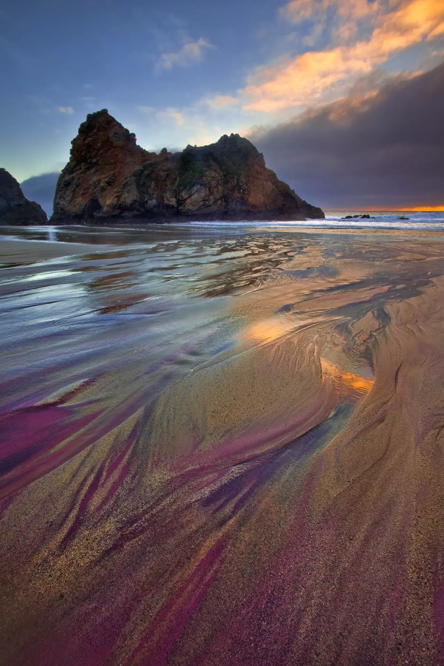 The sand changes color because of manganese garnet rocks.