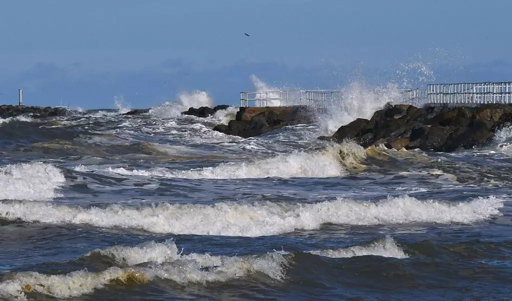 There's a major risk of coastal flooding this weekend (Paul Hennessy/Anadolu via Getty Images)
