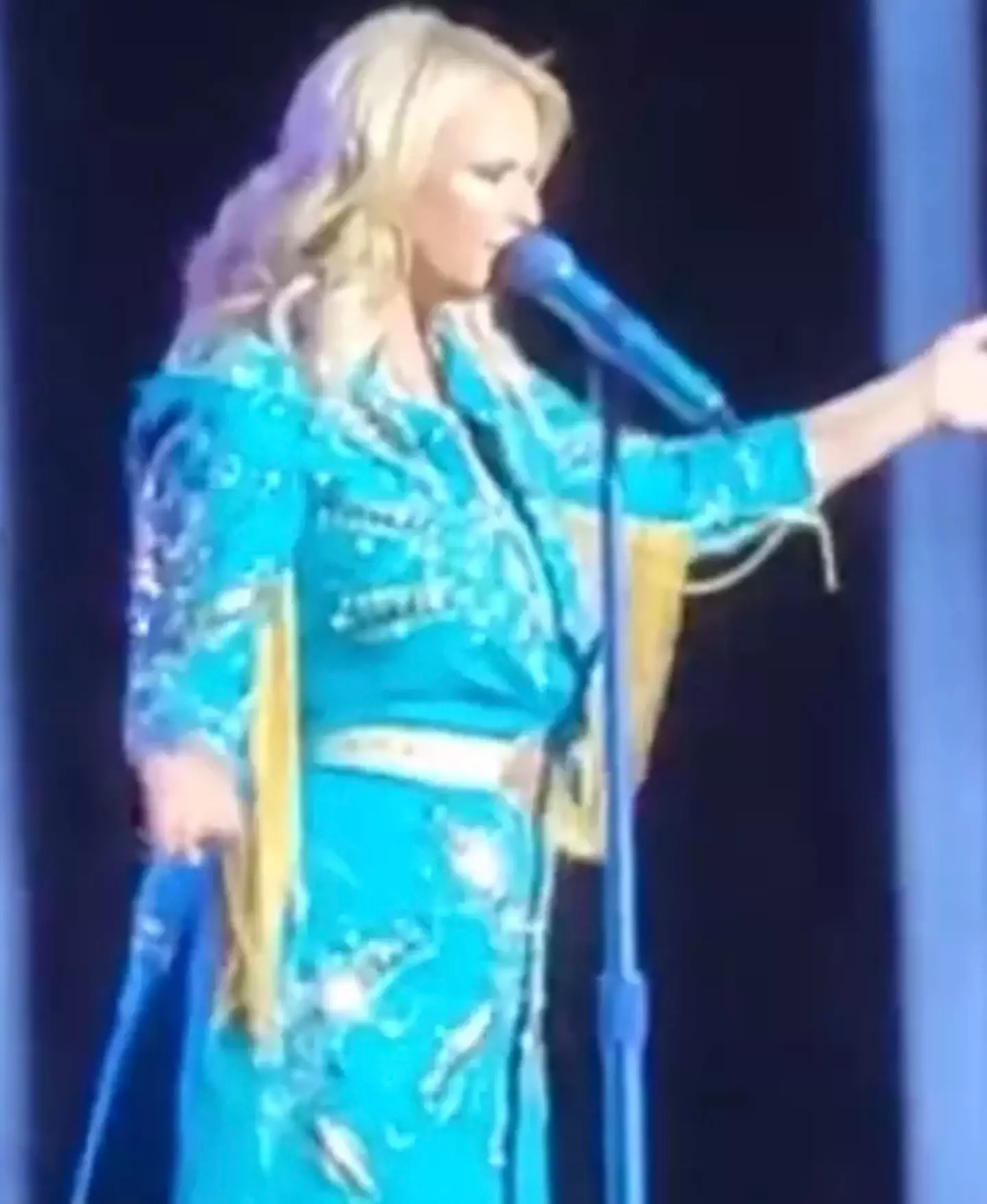 Miranda Lambert was not pleased with the fans' behaviour.