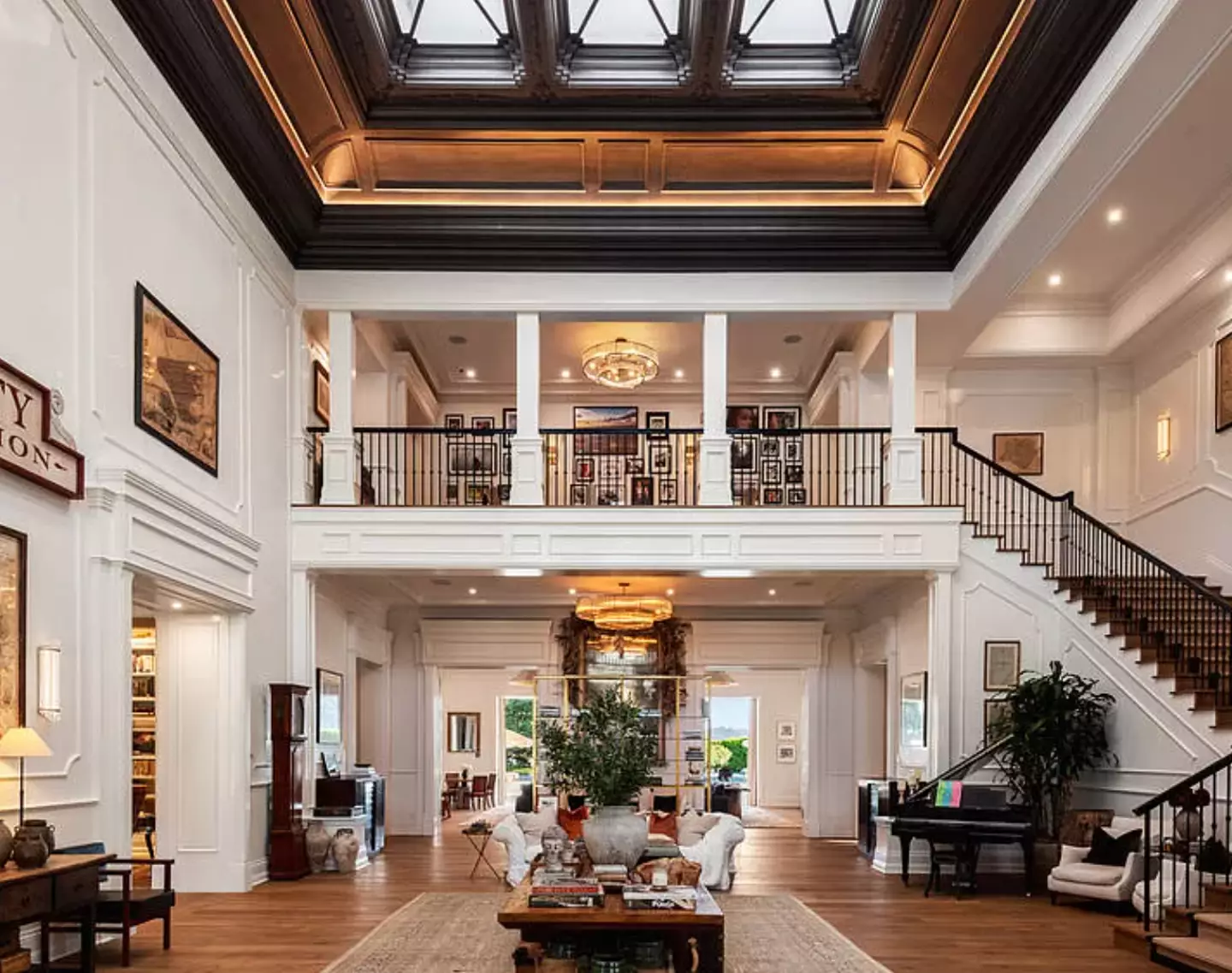 The home has a fair few luxuries. (Zillow)