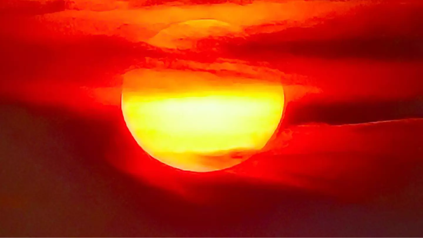 People convinced 'we live in a simulation' after seeing baffling sunset in Florida