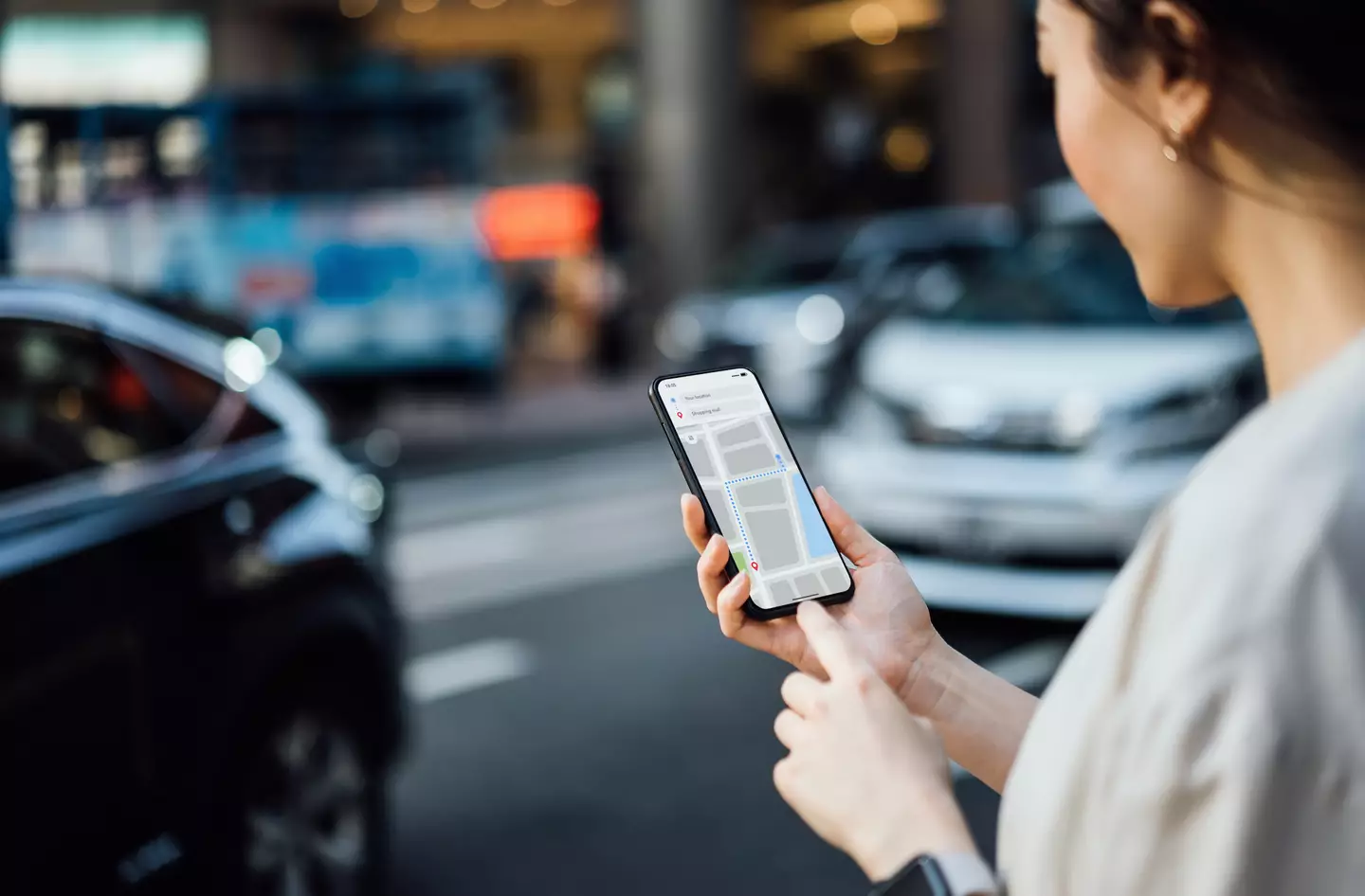 Travelers have found a way to save a fortune on data roaming charges (Getty Images/ D3sign)