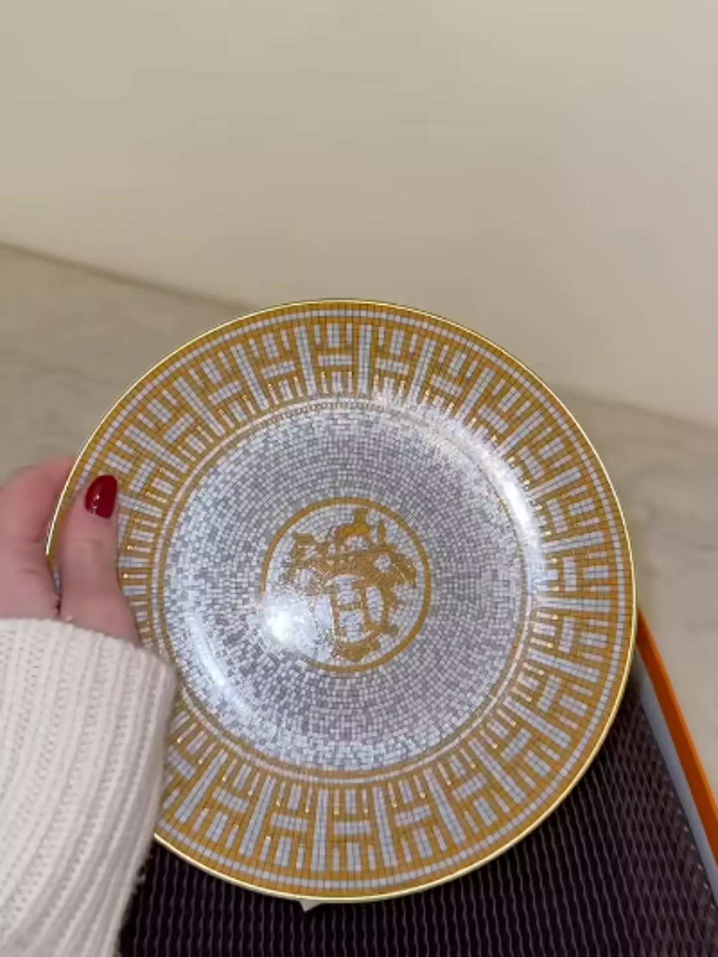One of the many perfect and pristine plates in the collection (itsamandadewitt/TikTok)