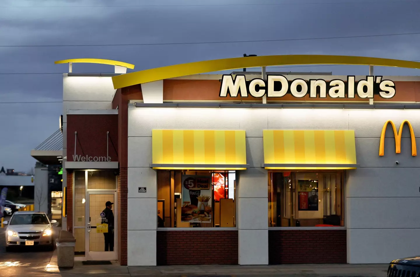 Other fast food chains have pulled onions from their menus (Mario Tama/Getty Images)