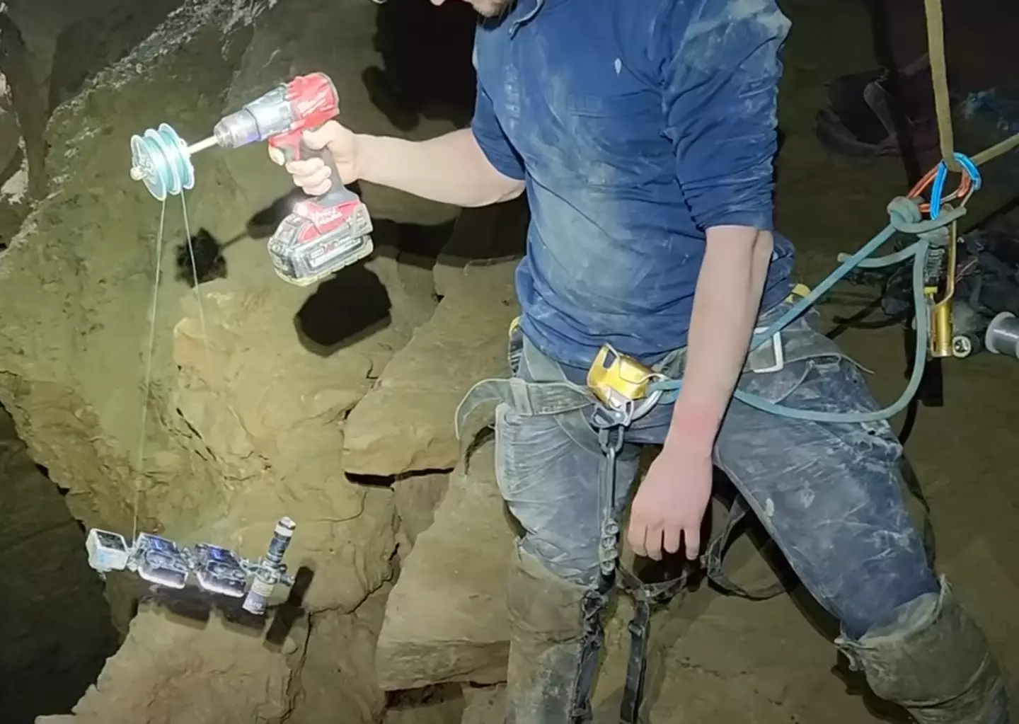 The GoPro was attached to a long wire (YouTube/ActionAdventureTwins)