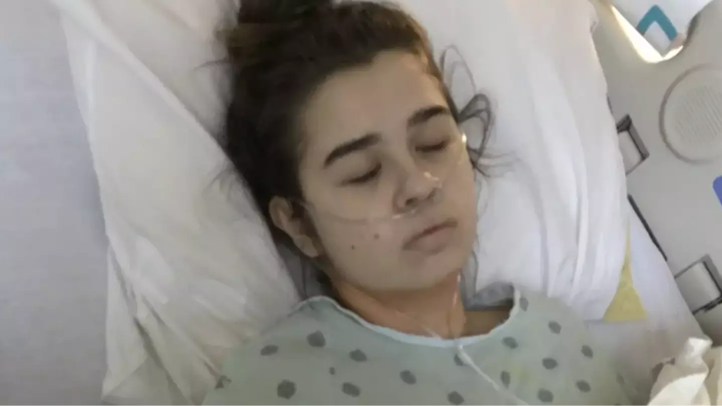 Woman issues terrifying warning after one smoke put her on life support with moulding lungs