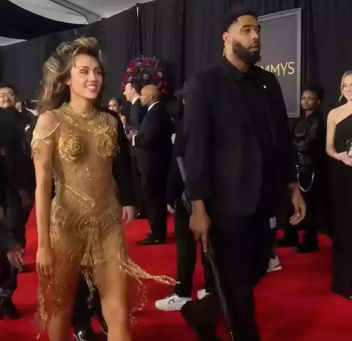 Fans noticed the umbrella Miley Cyrus' bodyguard was holding at the Grammys.