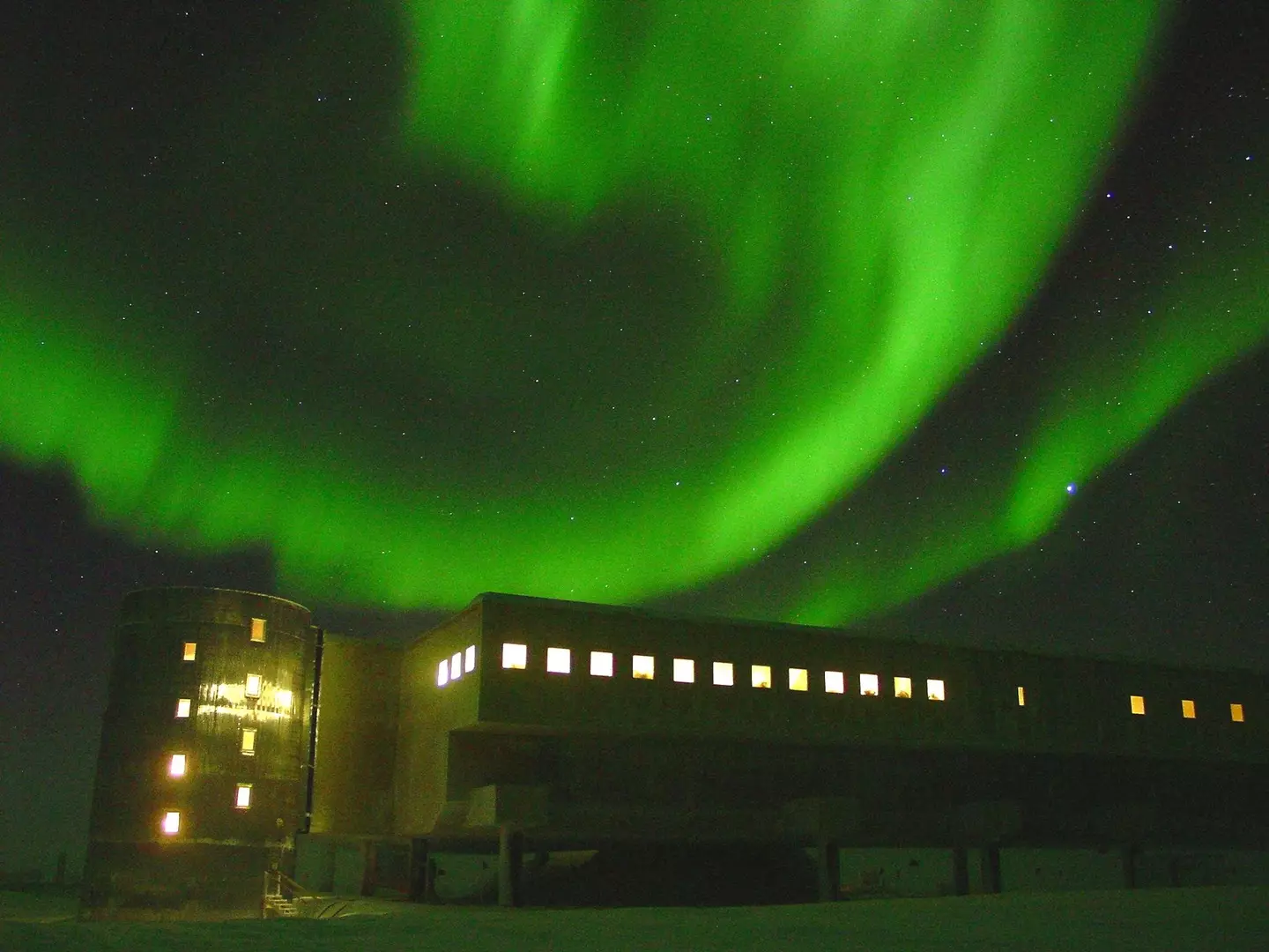 The Amundsen-Scott South Pole Station in 2002.