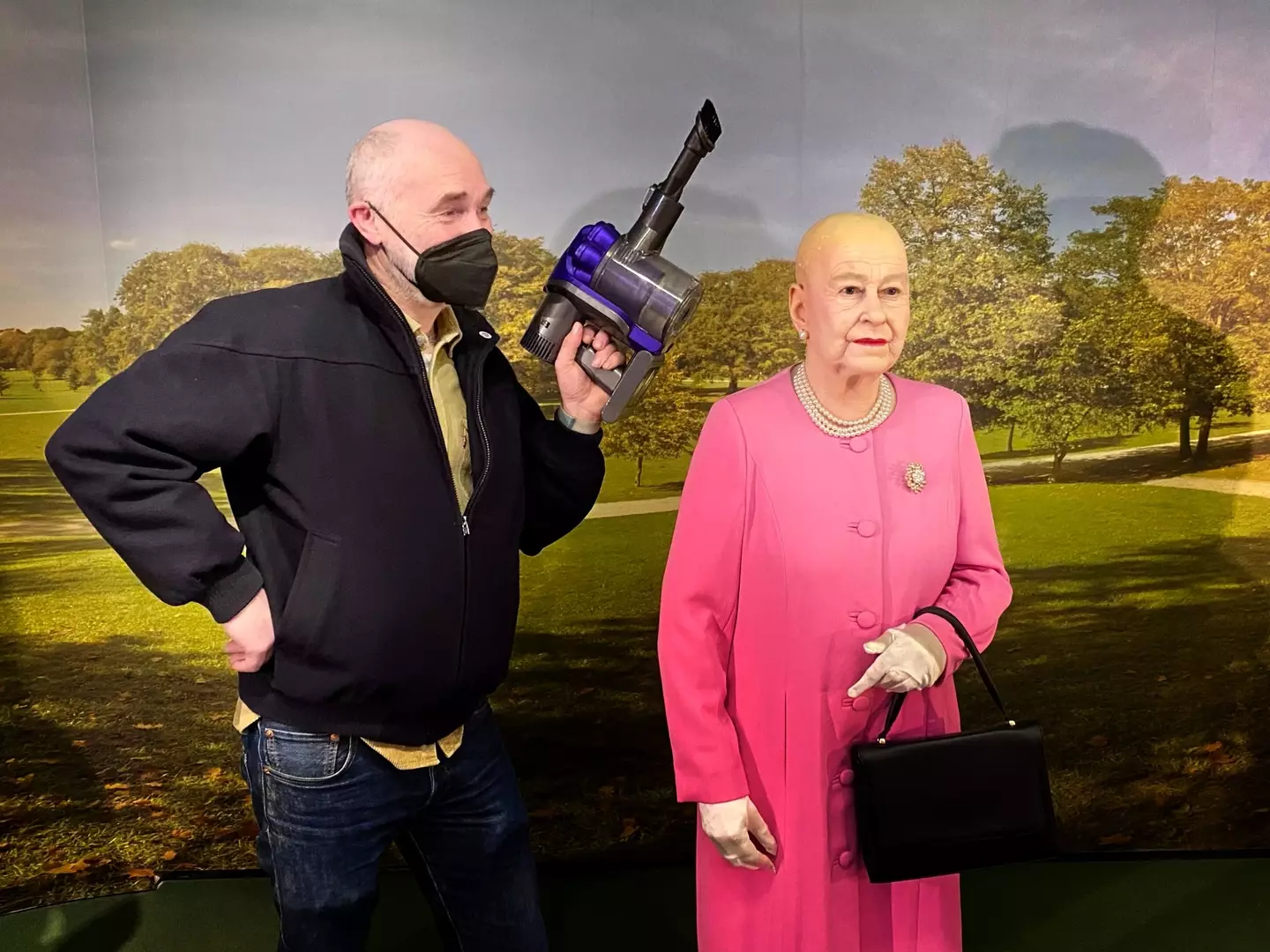 Bald Queen wax figure (panoptikumhamburg/Facebook)