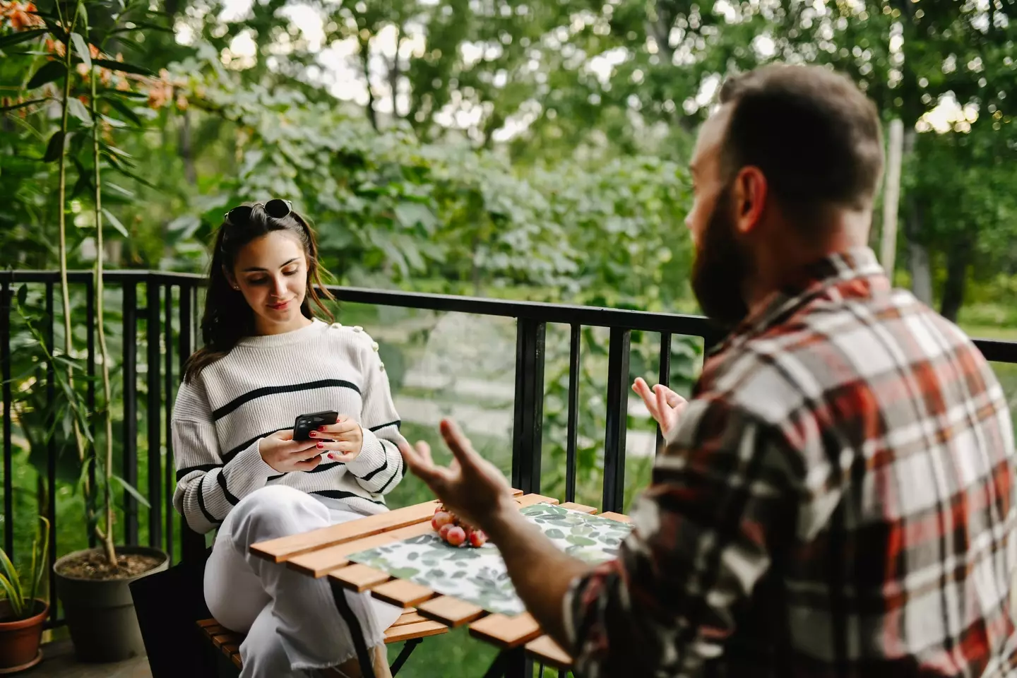 Phubbing in action (AleksandarGeorgiev/Getty Images)