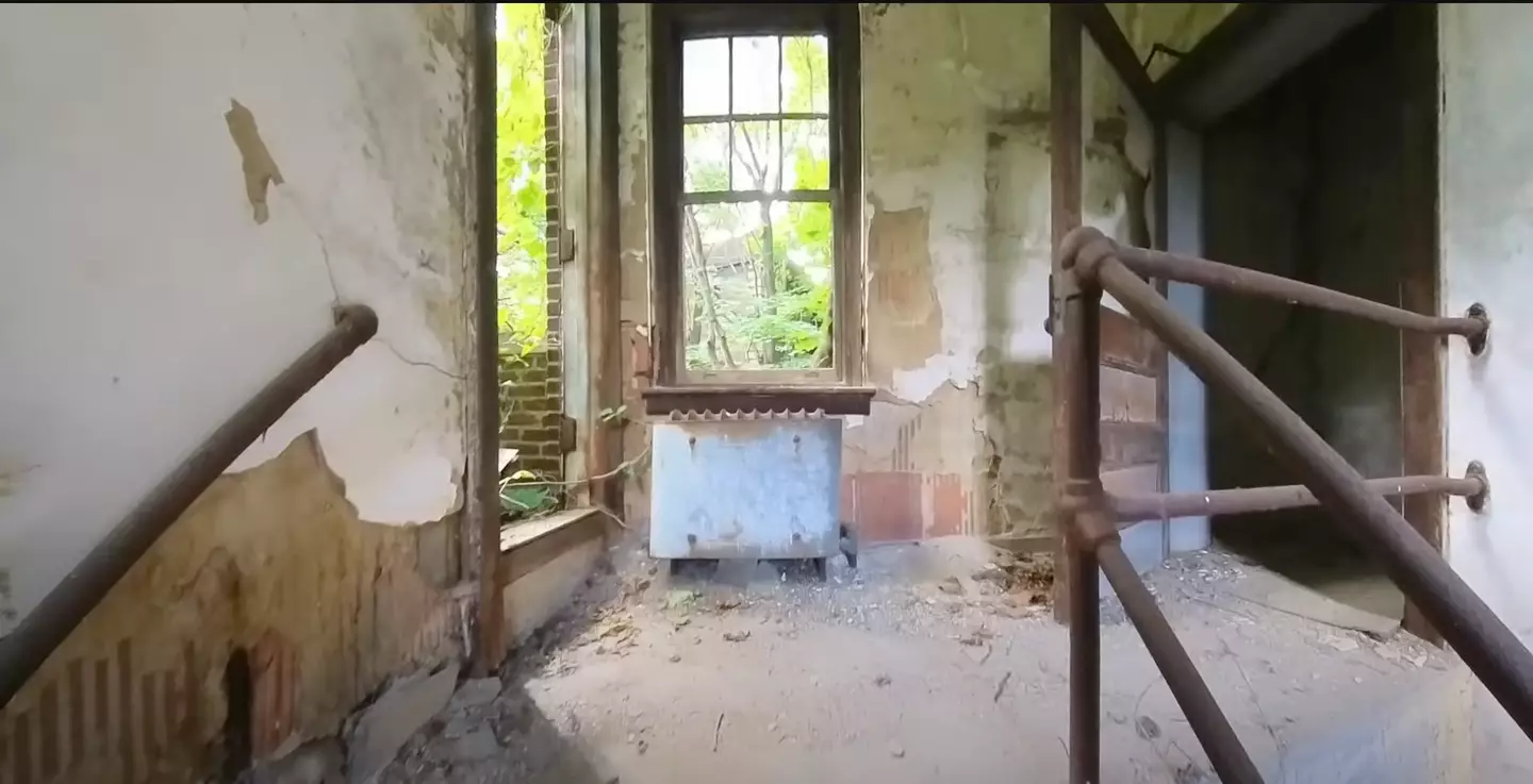 All 25 buildings on the island are falling apart (Youtube/Two Feet Outdoors)