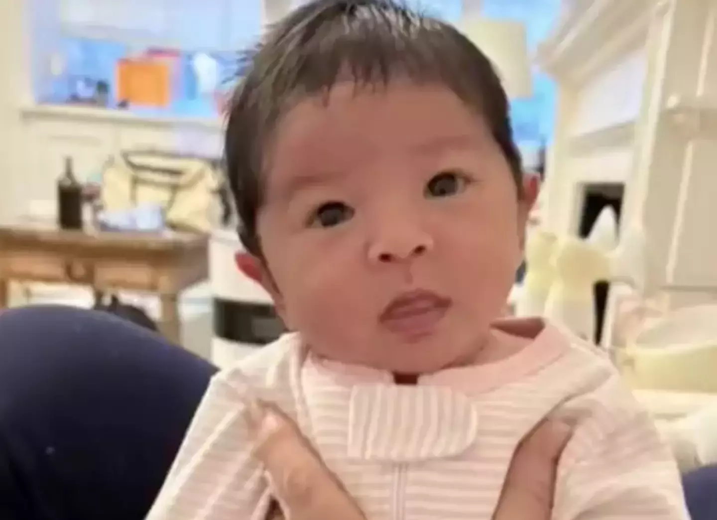 Robert De Niro shares his new baby with Tiffany Chen.