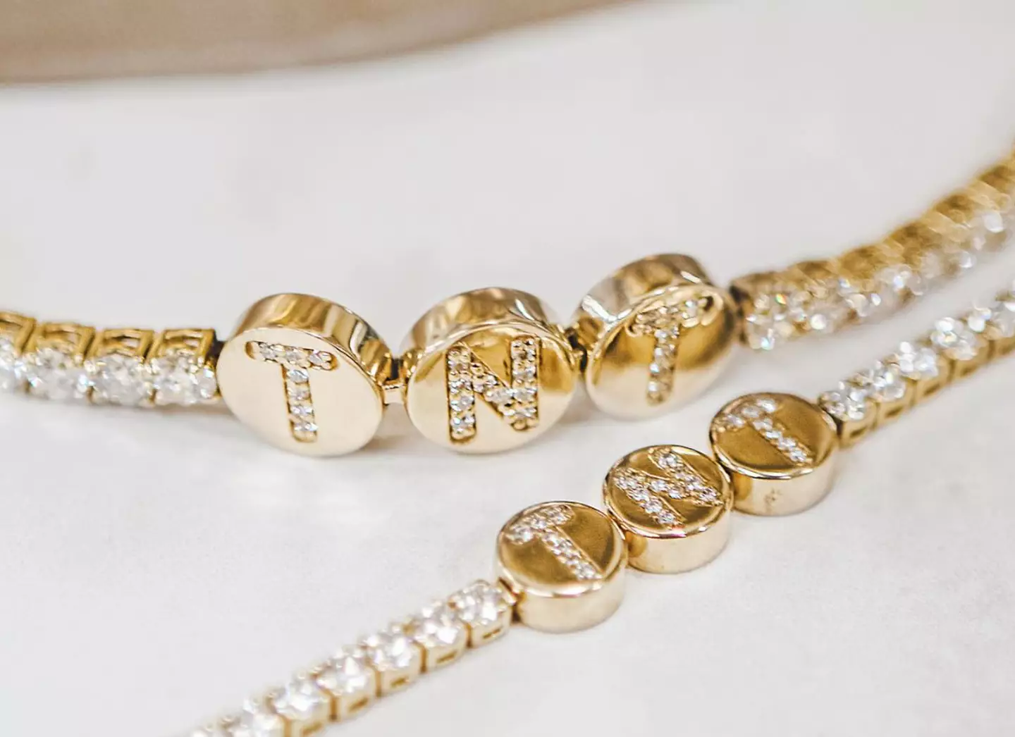 Swift's bracelet matches one created for Travis Kelce.