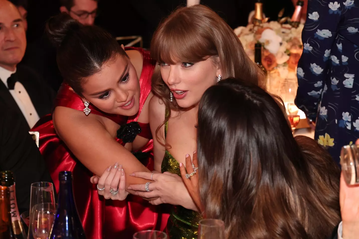 The moment Selena Gomez shared the tea with Taylor Swift was caught on camera.