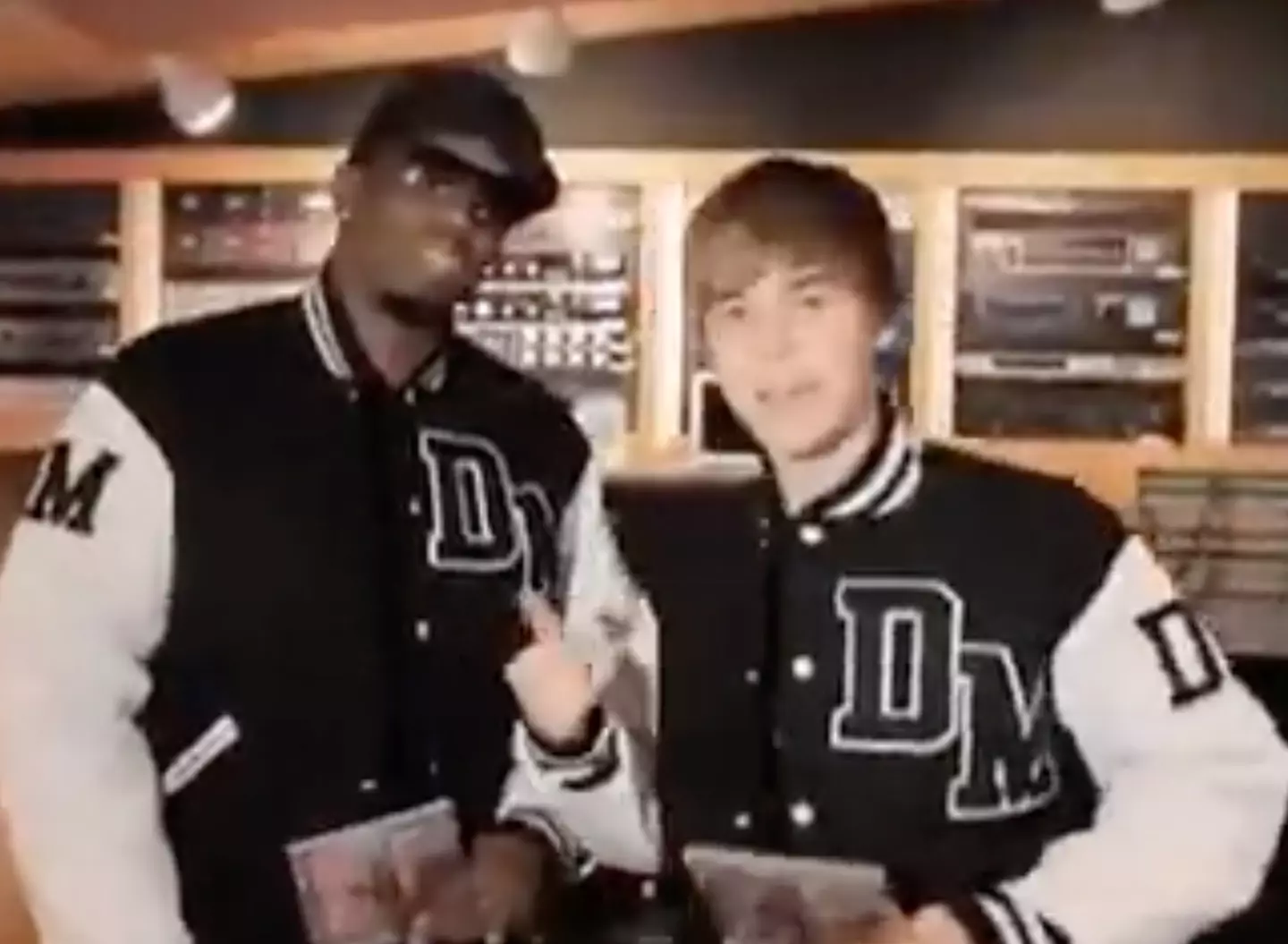 The resurfaced clip, which appears to show the pair in a music studio, starts with Diddy confronting Justin Bieber.