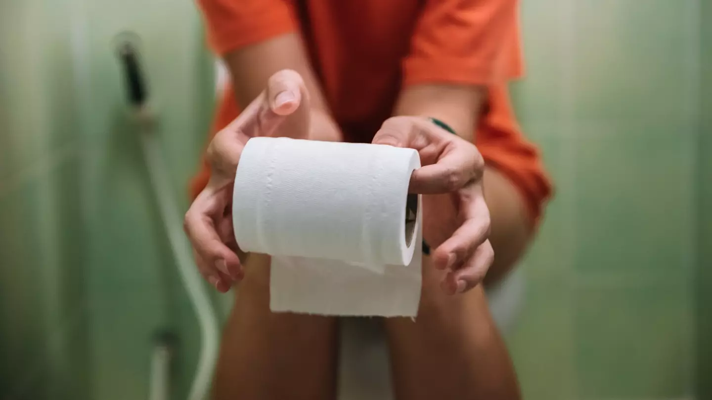 People warned over common toilet habit that puts you at risk of agonizing medical condition