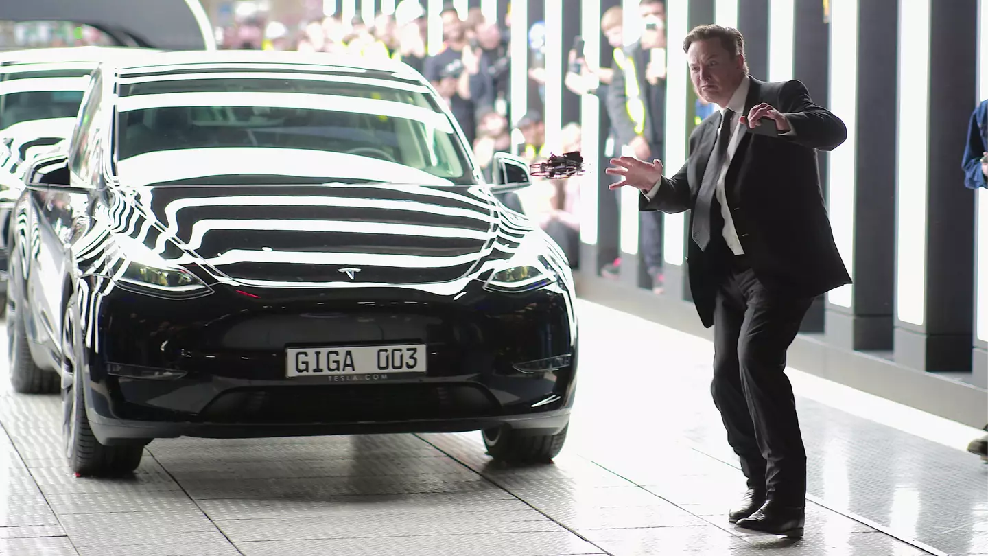 Financial expert explains how Elon Musk plans to save Tesla reputation with ‘bright shiny object’