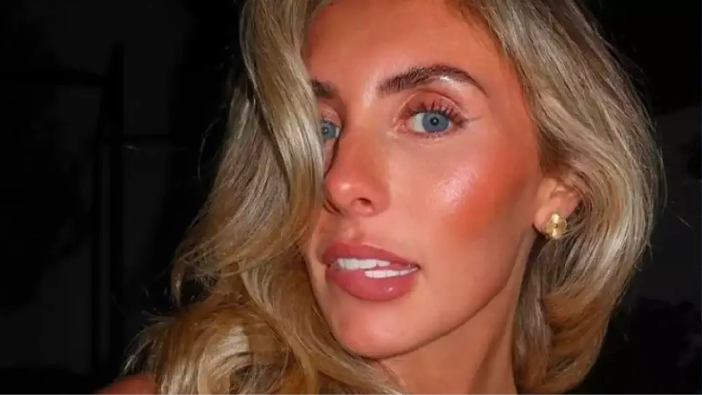 Instagram/@bonnieblue