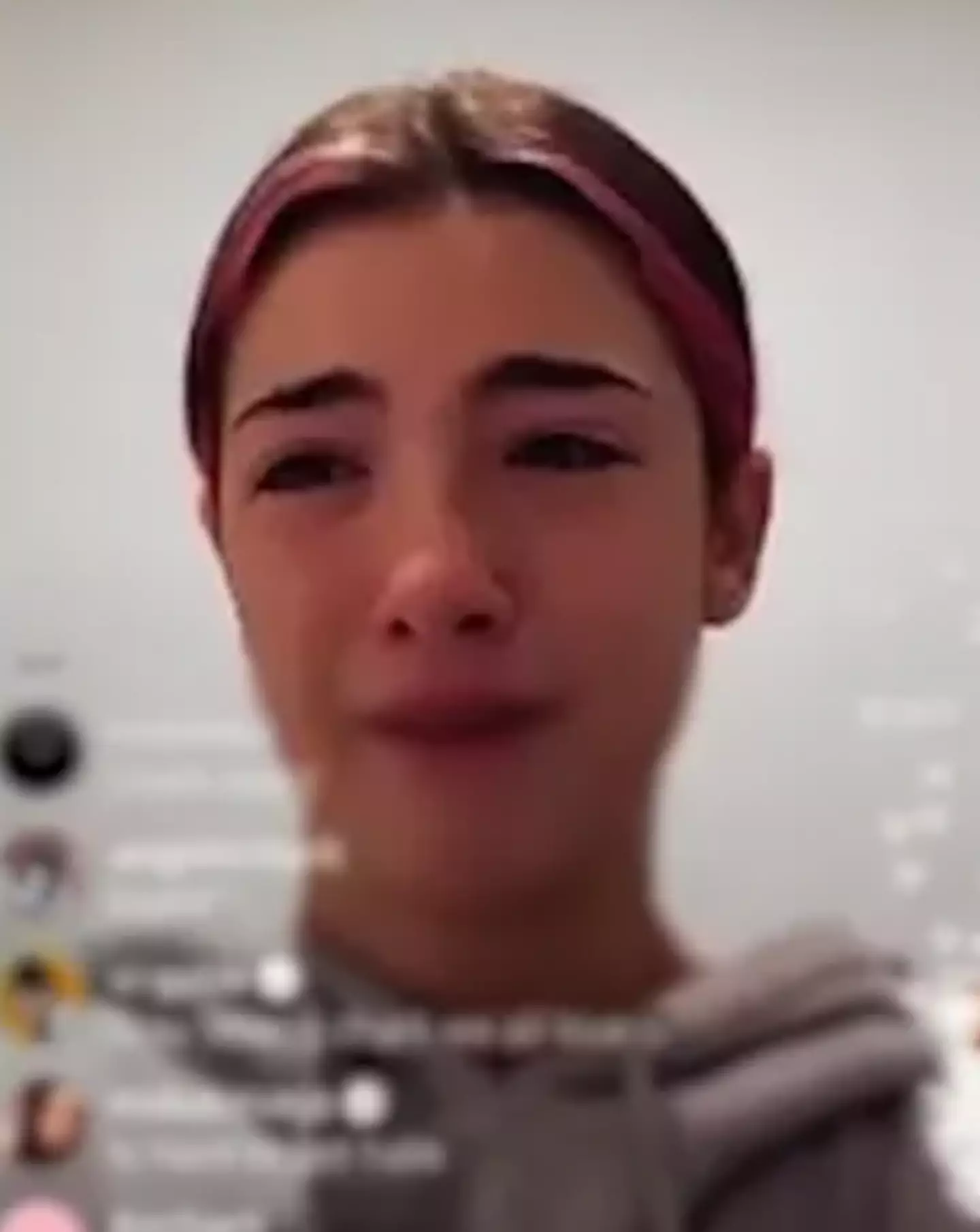 Charli was left sobbing when her follower count dropped from 99.5 million to 98.5 million in just hours. TikTok/Charli D'Amelio
