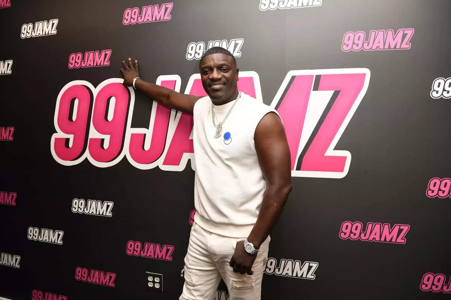 Rapper Akon defended Nick Cannon in a heated interview.