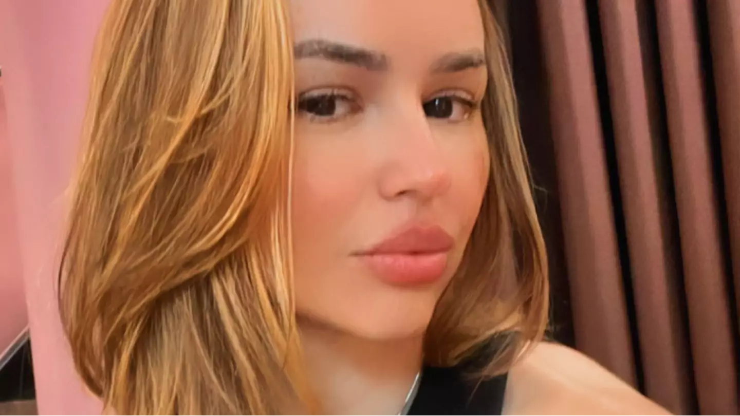 Influencer and her daughter found dead after neighbors noticed bizarre smell from apartment