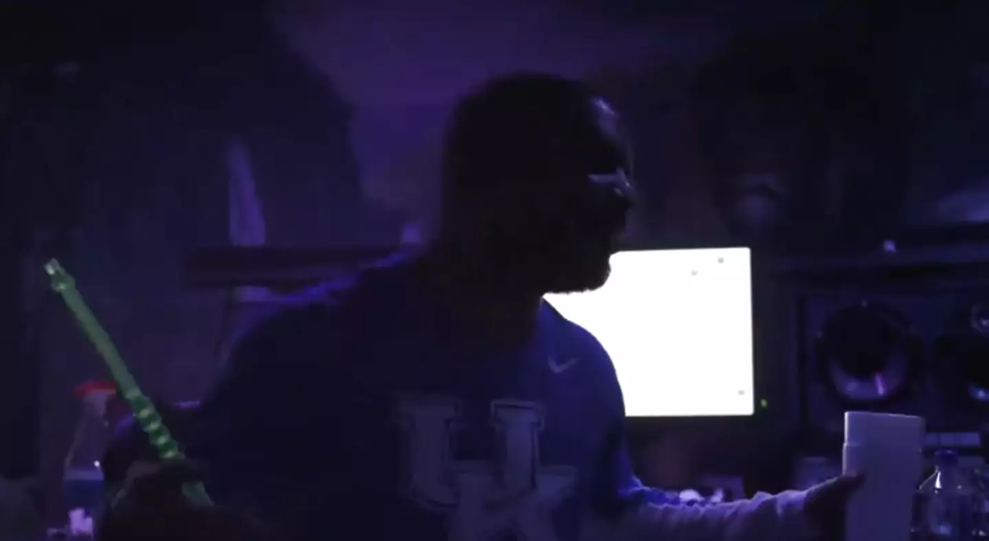 A video has been circulating on social media of Drake chatting to his mom about the song (X)