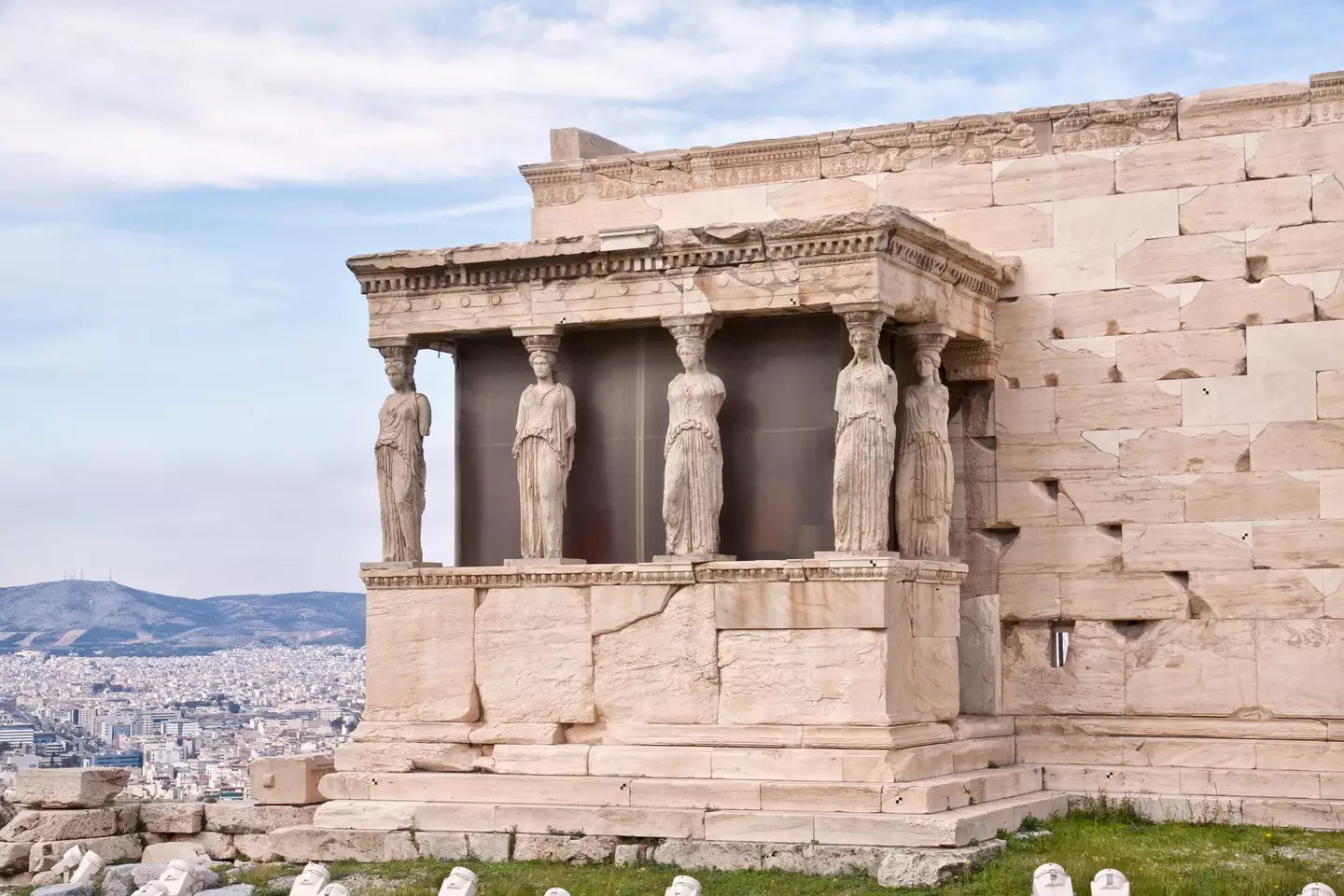 The scene was filmed at the Erechtheion.