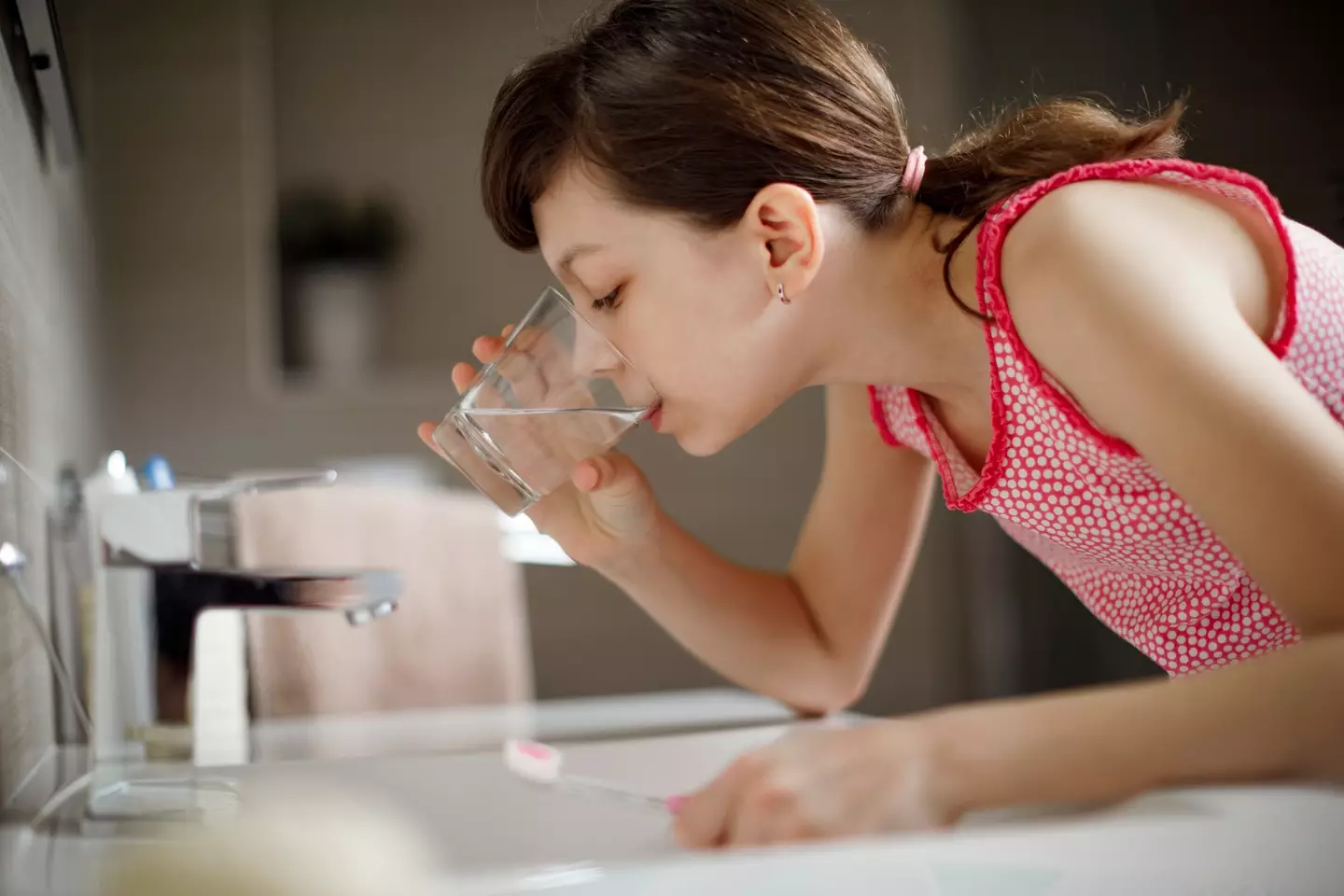 Rinsing your mouth out after brushing your teeth is a big no-no! (Getty stock)