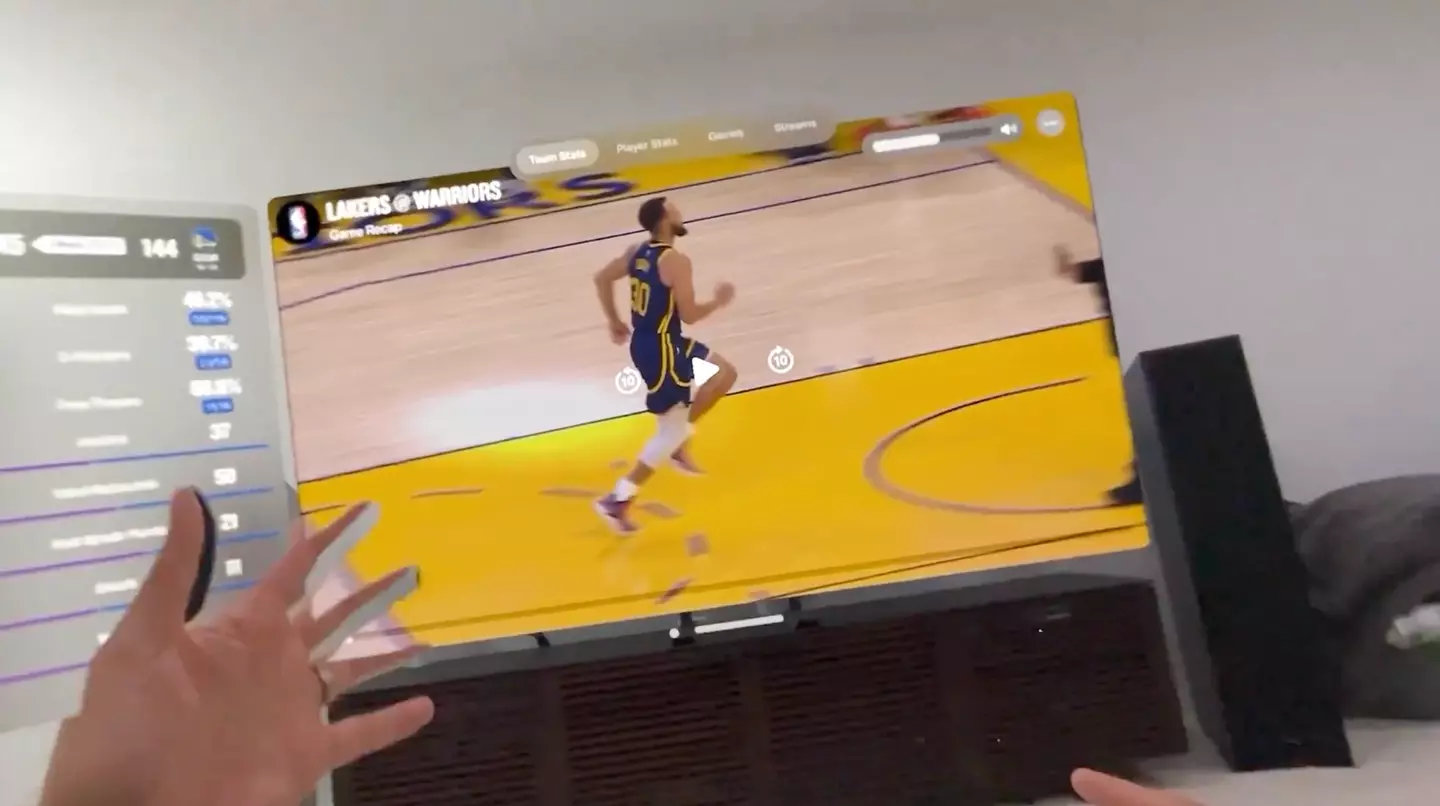 Real-time updates occur during the game.