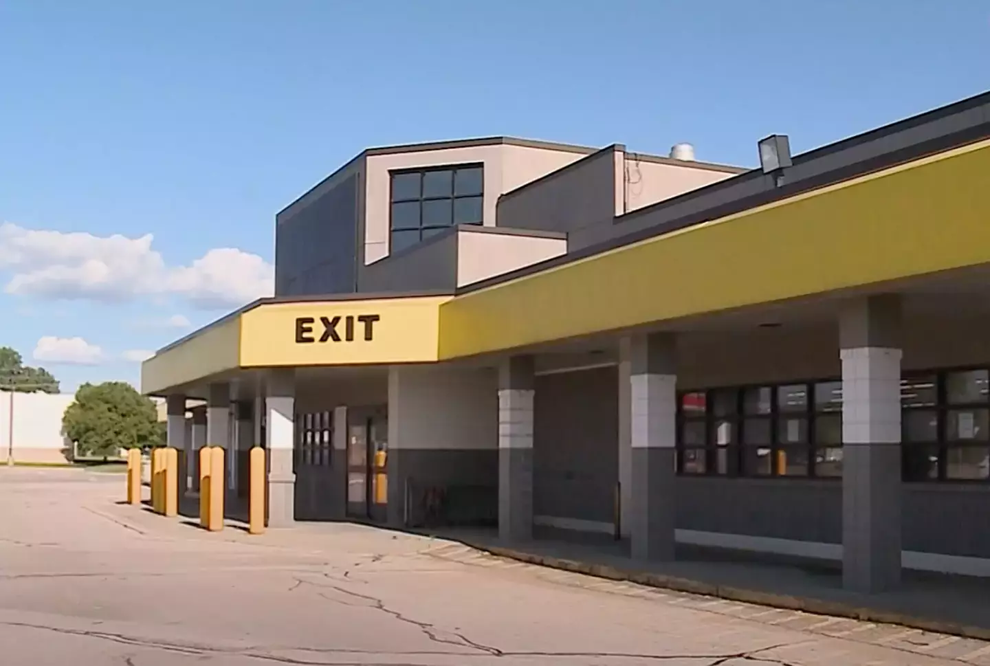 The No Frills supermarket shut down in 2016 (CBS 17)