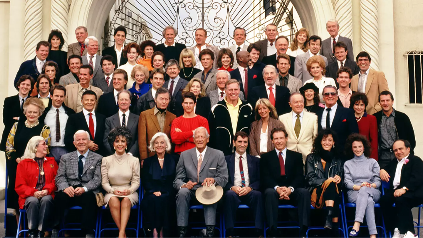 People blown away by sheer number of Hollywood celebrities in classic picture from 1980s