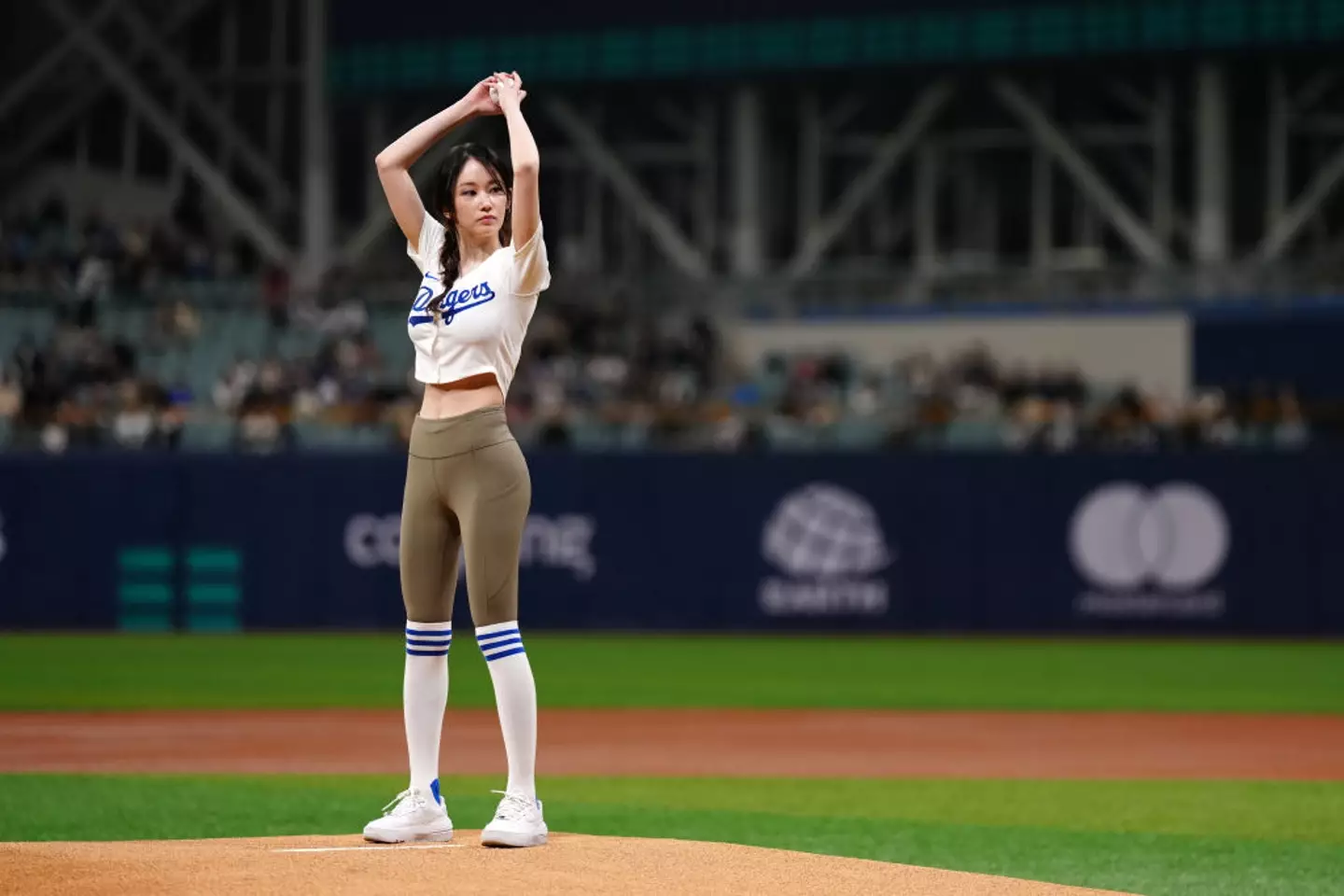 Jeon Jong-seo throws the ceremonial first pitch on March 17.