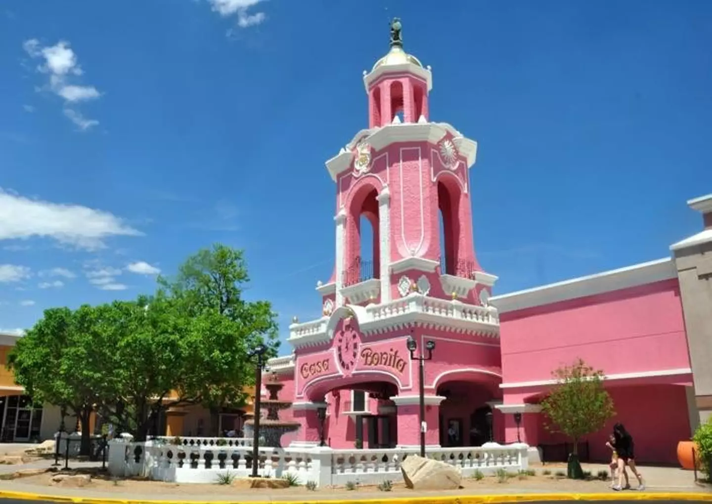 Casa Bonita pays servers $30 an hour but there's no tipping.