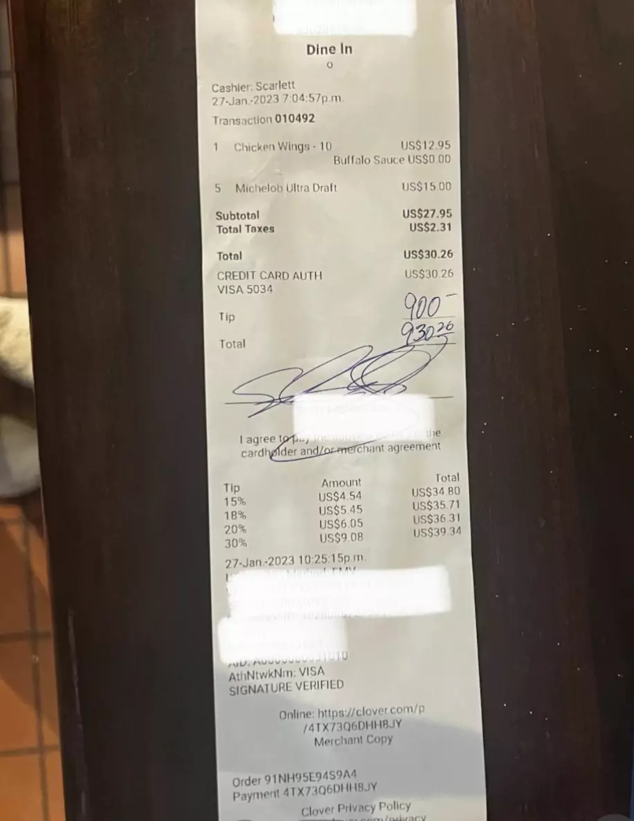 Scarlett was tipped a whopping $900.