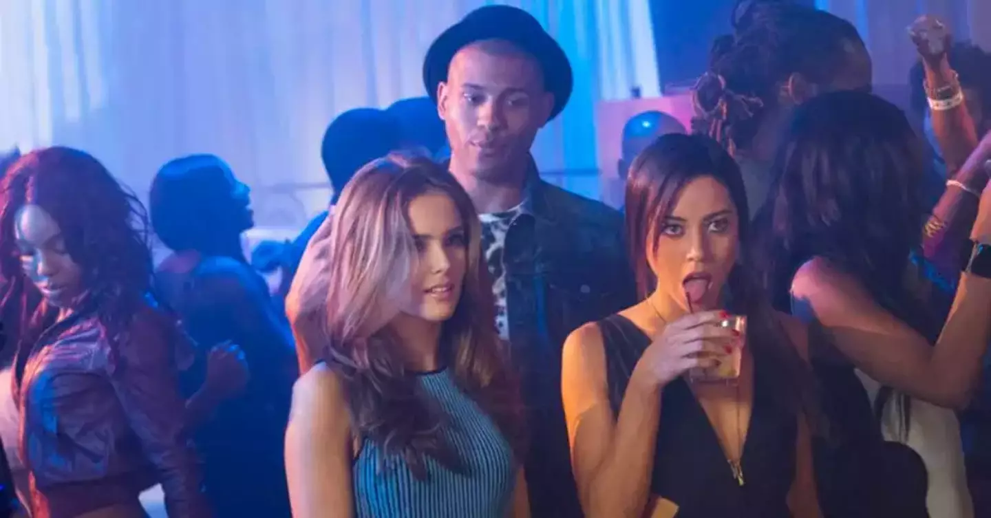 Aubrey Plaza's character was intent on sleeping with De Niro's (Lionsgate)