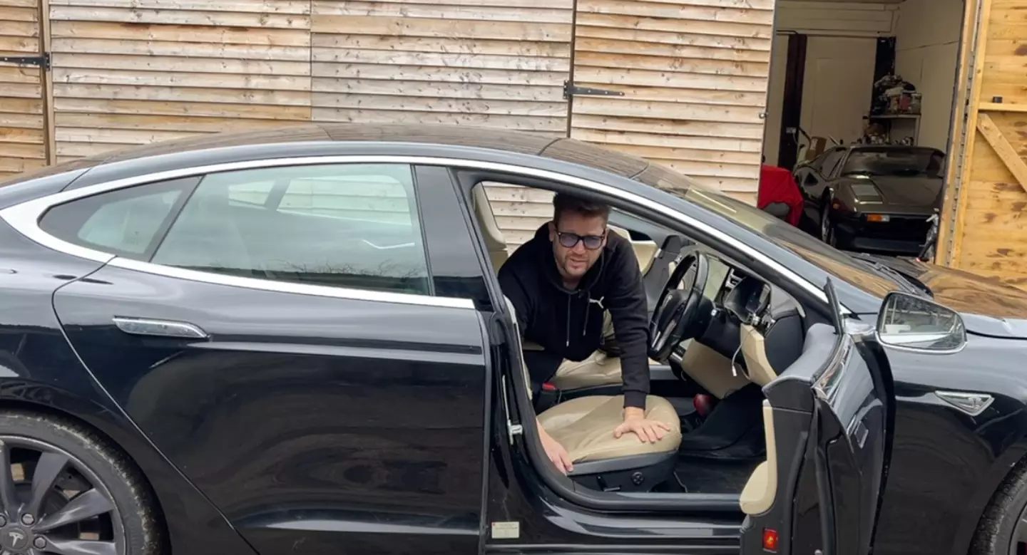 Scott said he can only open the driver's door by climbing through the passenger side (YouTube/Ratarossa)