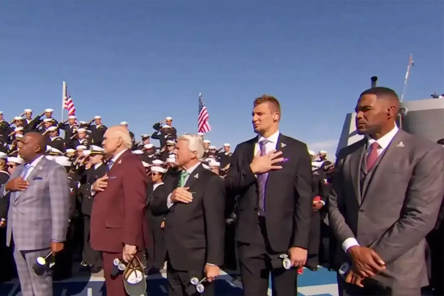 Michael Strahan caused controversy for the way he stood (X/Fox News NFL)