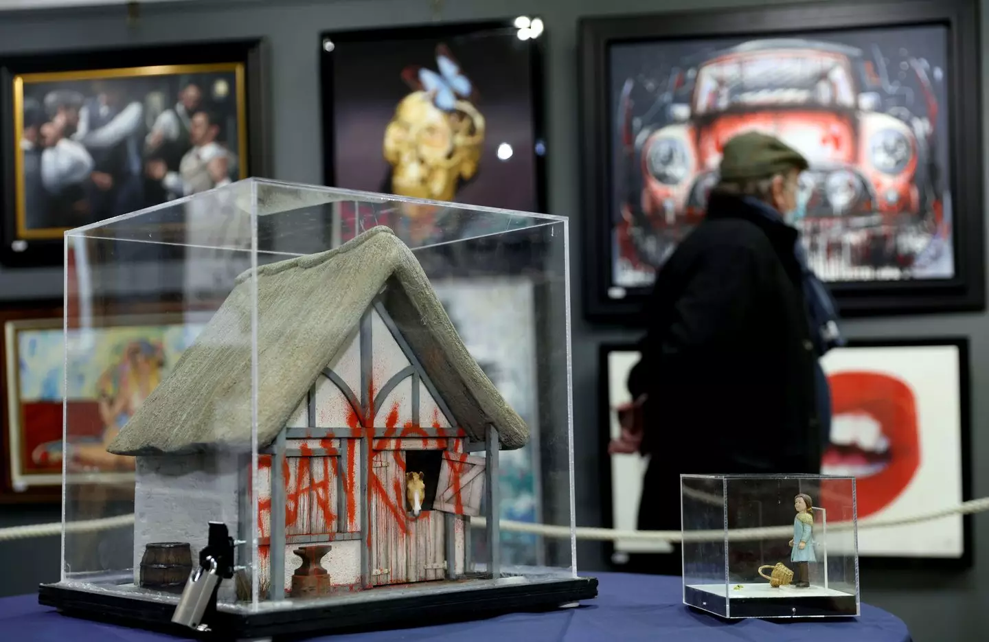 The piece eventually sold at auction for £800k.